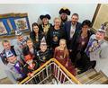 Bild: ssl
Der Faschingsverein Stammtisch Botzersreuth übergab unter anderen an Bürgermeister Markus Ludwig Orden. Der Kinderprinz der närrischen Gemeinschaft kommt aus Störnstein, deshalb gab es erst- und einmalig diesen Empfang.