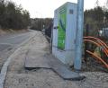 Bild: gsp
Der durch die Verlegung von Glasfaserkabeln beschädigte Gehweg Richtung Viehberg ist aus Sicht von Ammerthaler Bürgern nahezu nicht begehbar.