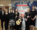 Bild: Sing- und Musikschule Marktredwitz/exb
Strahlende Siegergesichter der Marktredwitzer Teilnehmer: Musikschulleiter Erwin Jahreis (von links), Querflötenlehrkraft Birgitta Kurbjuhn, Klavierbegleiterin Emanuela Zaharia-Donici, Gitarrenlehrkraft Robert Hösl, Miriam Weyer, Sandra Zaus, Anna Haberkorn und Klavierbegleiterin Helena Merz.