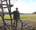 Bild: Portner
Grüne Fluren im frostigen Januar: Jäger Gerhard Eckl kann auf die Wildfütterung verzichten und sich am Hochsitz im Pirkhofer Revier der Fuchsbejagung widmen.