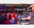 Bild: Willi Ertl
Der Alleinunterhalter BenRay bringt die Stimmung im Sorghofer Wolfgangsheim zum Brodeln.