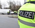 Bild: Bundespolizei/exb
Die Bundespolizei nimmt an der A 6 bei Waidhaus gesuchte Straftäter fest.