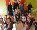 Bild: jma
Brunhilde Späth (sitzend) freut sich über die vielen Glückwünsche zu ihren 40-jährigen Dienstjubiläum als Erzieherin im Fatima-Kindergarten.