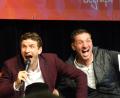 Bild: Houschka
Thomas Müller und Georg Irl brechen bei einem Quiz in schallendes Gelächter aus.