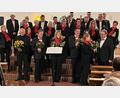 Bild: tne
Das Weihnachtsoratorium des Chorensembles EverySing in der Pfarrkirche St. Konrad Ammersricht war ein Genuss. Am Ende gab es Blumen für die Sänger und Dirigent Stefan Wilhelm.