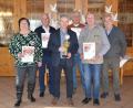 Bild: Birgit Heindl/exb
Die geehrten Brieftaubenzüchter (von links): Erna Niedermeier, Walter Schlenk, Georg Eichenseer, Richard Dötterl, Michael Niedermeier und Werner Troidl.