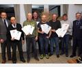Bild: KSK Immenreuth/exb
Im Mittelpunkt der Jahreshauptversammlung der Krieger- und Soldatenkameradschaft standen ihre Schützen: (von links) Vorsitzender Martin Schmid, Hans Stahl, Peter Hößl, Roland Schäffler, René Schindler, Manfred Veigl, Günther Thätz und Kreisvorsitzender Thomas Semba.