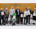 Bild: exb
Neujahrsempfang in Pullenreuth. Bürgermeister Hubert Kraus (Mitte) lobte und bedankte sich bei Alfons Anzer (von links), Johann Spörrer, Michael Meyer, Jakob Pinzer, Sophie Englmann, Ulrike und Franz Weiß sowie Johann Hecht für deren Engagement.