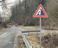 Bild: ihl
Die Gemeindeverbindungsstraße von Nabburg nach Stulln ist erneut gesperrt. Erinnerungen an Felssturz von Februar 2023 werden wach.