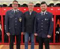 Bild: Feuerwehr Rosall/exb
Bürgermeister Franz Stahl (Mitte) gratulierte Kommandant Martin Mark (links) und Zweitem Kommandant Bastian Mark (rechts) zur Wahl.