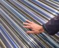 Symbolbild: Thomas Frey/dpa
Vakuumröhren einer Solarthermieanlage. Ein Heizkraftwerk und die Solarthermie-Anlage erzeugen Energie für ein Nahwärmenetz. Auch die Stadt Tirschenreuth steigt in die Planung für ein Nahwärmenetz ein.