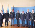 Bild: Polizeipräsidium Oberpfalz, PHK Joachim Baumer/exb
Erster Polizeihauptkommissar Roland Heldwein (Dritter von rechts) ist der neue Deutsche Koordinator im Gemeinsamen Zentrum der deutsch-tschechischen Polizei- und Zollzusammenarbeit in Schwandorf. Er tritt die Nachfolge von Erstem Polizeihauptkommissar Markus Leitl (Mitte) an.