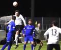 Bild: Büttner
Die SpVgg SV Weiden (blaue Trikots) und die SpVgg Bayreuth U21 lieferten am Freitagabend ein abwechslungsreiches Testspiel ab.