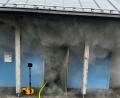 Bild: Feuerwehr Pfreimd/exb
Dichter Rauch dringt aus dem Technikraum der WC-Anlage am Schlossberg bei Pfreimd.