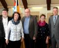 Bild: Stephan Huber
Die Ehepartner waren mit eingeladen zur Verabschiedung im Rathaus Flossenbürg. Von links: Klaus und Elisabeth Semmelmann, Bernhard und Marga Neumann sowie Bürgermeister Thomas Meiler.