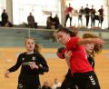 Archivbild: ham
HSG-Spielerin Anna Stubenvoll (rotes Trikot/Szene aus dem Hinspiel gegen Heidingsfeld) traf im Rückspiel neun Mal.