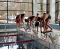 Bild: Felix Schneider/exb
Im Zweifel kann jede Millisekunde entscheidend sein: In der Schwimmhalle der Realschule in Weiden hielt der DLRG Ortsverband seinen Wettkampf im Rettungsschwimmen ab.