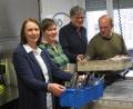 Bild: wro
Die Mensaküche ist nur einer von vielen Arbeitsbereichen der Schulhausmeister. Im Bild von links Andrea Kohl, Kathrin Mayer, Charly Kohl und Benjamin Mayer.