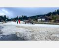 Bild: Sophia Goldner/fph
Tauwetter hat die Skipiste am Ochsenkopf in eine vereiste Fläche mit Wasserstellen verwandelt.