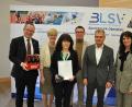 Bild: Andreas Allacher/BLSV Oberpfalz/exb
Angela Zimmerer (Dritte von links) aus dem Sportkreis Weiden/Neustadt (SpVgg Pirk) wurde vom BLSV für ihr ehrenamtliches Engagement ausgezeichnet. Sie ist seit 1977 bei der SpVgg.