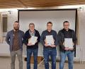 Bild: Gerda Eiber/exb
Vorsitzender Florian Winkler ehrte Otto Meier, Achim Herbolzheimer und Andreas Lieret (von links) für 25 Jahre Mitgliedschaft im Bienenzuchtverein.