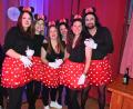 Archivbild: kki
Das fällt auf: Mehrere Minnie Mäuse, darunter ein Micky, sind zum Weiberfasching in Pirk gekommen. Gleiche Outfits in einer Gruppe liegen offenbar im Trend.