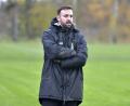 Archivbild: Hubert Ziegler
Dennis Kramer bleibt auch in den beiden nächsten Spielzeiten Trainer des SV Köfering.