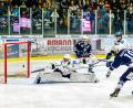 Archivbild: Elke Englmaier
Goalie Kai Kristian (links) und die Bayreuth Tigers treten trotz laufendem Insolvenzverfahrens zum Auswärtsspiel in Peiting an.
