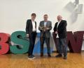 Bild: Bettina Völkl/exb
Schulleiter Oberstudiendirektor Thomas Metzler, Professor Claus Koss (OTH Regensburg), Studiendirektor Hartmut Seidler (Leiter IT-Campus am BSZ Wiesau).