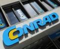 Archivbild: Andreas Gebert/dpa
Schriftzug des Elektronikkonzerns Conrad an einer Filiale.