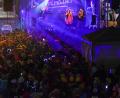 Bild: Petra Hartl
Wenn die Quertreiber bei der Hexennacht auf der Bühne stehen, ist der Amberger Marktplatz voll. Die Band ist aber nur ein Grund, warum das Faschingsspektakel so toll ist