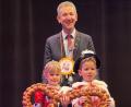 Bild: Sonja Scharl/exb
Bürgermeister Albert Geitner mit dem Prinzenpaar Emma und Jakob.