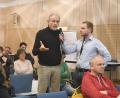 Bild: Gabi Schönberger
Viele Bürger aus Weiden und den umliegenden Gemeinden nutzten den Windkraft-Workshop für Rückfragen, Anregungen und auch zur Äußerung von Bedenken.
