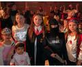 Bild: gau
Begeisterte Kids beim Riedener Kinderfasching (von links): Sophia, Johanna, Ludwig, Antonia (hinten) Amelie und Samira (vorn).