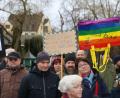 Bild: sne
Viele Menschen sind zur Demonstration in Grafenwöhr mit selbstgebastelten Schildern gekommen.