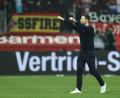 Bild: Rolf Vennenbernd/dpa
Und dann jubelte Leverkusens Trainer Xabi Alonso doch noch vor den Bayer-Fans.