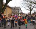 Bild: fvo
Die Albersriether "Feierwehrkapelln" zieht mit jungen Maschkerern, begleitet von seiner Majestät, König Thomas den Sächsischen (links) durchs Dorf.