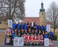 Bild: Bernhard Eckstein/exb
Das Prinzenpaar Franziska I. und Florian I. (Mitte), der Elferrat, Büttenreder Lukas Forster (links in der Bütt), Präsident Alexander Hübner (vorne links, sitzend), Schlüsselclub-Vorsitzender Walter Heindl (vorne rechts, sitzend) und Vizepräsident Christian Betzl (stehend, vorne rechts) sowie die Garden des Schlüsselclubs freuen sich auf den 52. Münchenreuther Faschingszug.