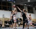 Bild: Dieter Jäschke
Katharina Anderle (am Ball) war auch in Nördlingen einer der Aktivposten bei den Regio-Frauen der DJK Neustadt/WN.