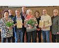 Bild: R. Kreuzer
Langjährige Mitglieder und Unterstützer des Briefmarkenvereins sind von links: Petra Vorsatz, Hans Dietmayr, Christian Mauerer, Lothar Höher, Edina Tschernich, Irmi Höher, Michael Koslowski und Herbert Reindl.