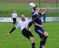 Archivbild: mhs
Die DJK Weihern/Stein (links im Bild Lukas Gradl) macht künftig mit der zweiten Mannschaft des FC Wernberg gemeinsame Sache.
