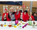 Bild: Seniorenzentrum Haus Falkenstein/exb
Das Seniorenprinzenpaar des Seniorenheims, Maria Spiersch und Heinrich Dworzak, wurden mit dem Hausorden vom Seniorenzentrum ausgezeichnet. Mit dabei das Kinderprinzenpaar des WCV.
