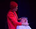 Bild: Kunz
Glattrasur gefällig? Susanne Hocke als Woyzeck und Jürgen Larys als Hauptmann auf der Kulturbühne in Weiden.
