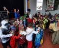 Bild: gz
Toll kostümiert ziehen die Buben und Mädchen in einer Polonaise durch den Saal.