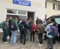 Bild: Bestattungsinstitut Sticht/exb
Die Schüler der 9. Klasse der Fichtelnaabtal-Mittelschule besuchten ein Bestattungsinstitut.
