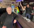 Bild: Gabi Schönberger
Hans Kellner (vorne) ist der neue Besitzer des "Barretto" in der Weidener Altstadt. Dort sollen Gäste nicht nur plaudern können, sondern ab und an auch mal mit einem DJ feiern.