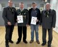 Bild: Heidi Schöpf/exb
Vorsitzender Florian Traßl (links) und Zweiter Vorsitzender Karl Danzer (rechts) ehrten Günter Piontek (Zweiter von links) für 60 Jahre und Klaus Steinkohl für 40 Jahre Mitgliedschaft.
