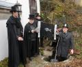 Bild: ge
Traditionelles Geldbeutelwaschen an der Fürstenquelle im Bochviertel von Sulzbach-Rosenberg.