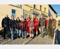 Bild: SPD Flossenbürg/exb
Der SPD-Ortsverein hat erneut die Helfer vor Ort mit dem Verkauf eines Tischkalenders unterstützt.