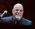 Archivbild: Evan Agostini/dpa
Billy Joel, hier bei seinem 100. Konzert im New Yorker Madison Square Garden, meldet sich mit neuer Musik zurück.